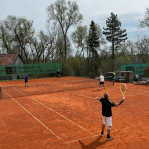 Tennisprofis auf dem Platz