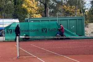 Abbau der Sichtschutzplanen