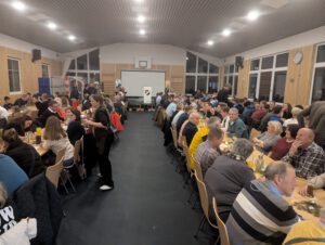 der Saal war bei der Weihnachtsfeier 2025 sehr gut gefüllt