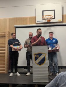 Vertreter der Abteilung Fußball bedanken sich bei Trainern und der Abteilungsleitung