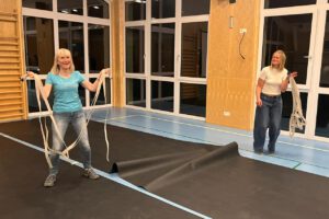 Aufräumen der Turnhalle