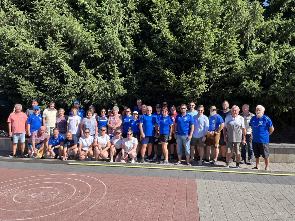 Gruppenbild aller Teilnehmer des Gemeindeturniers der Abteilung Stockschützen des VfL Egenburg